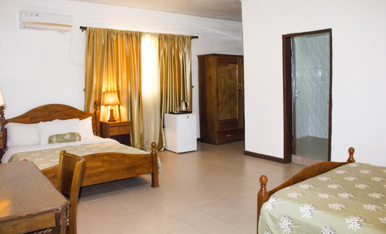 Embassy Suites Hotel Monrovia Exterior foto