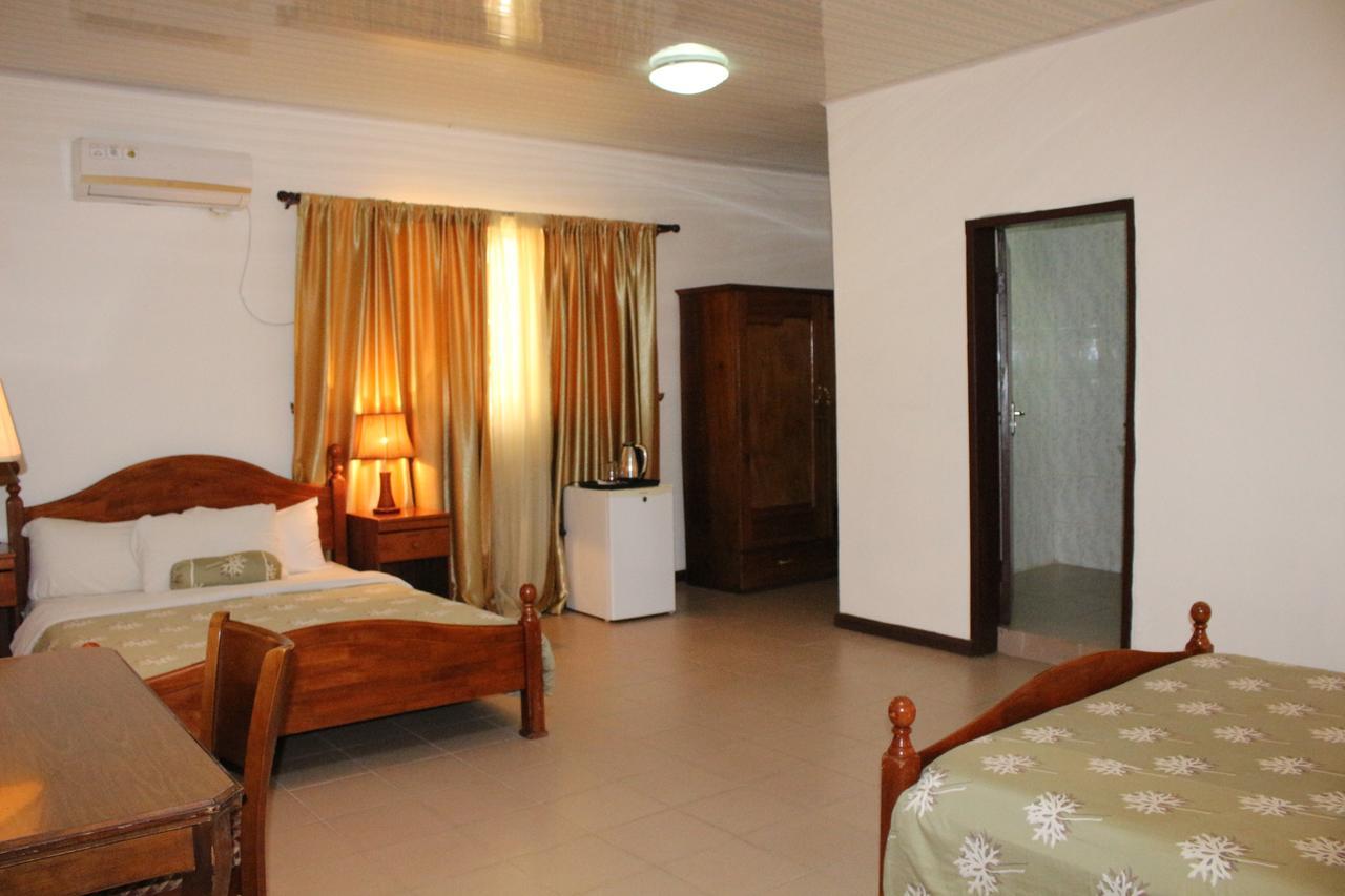 Embassy Suites Hotel Monrovia Exterior foto